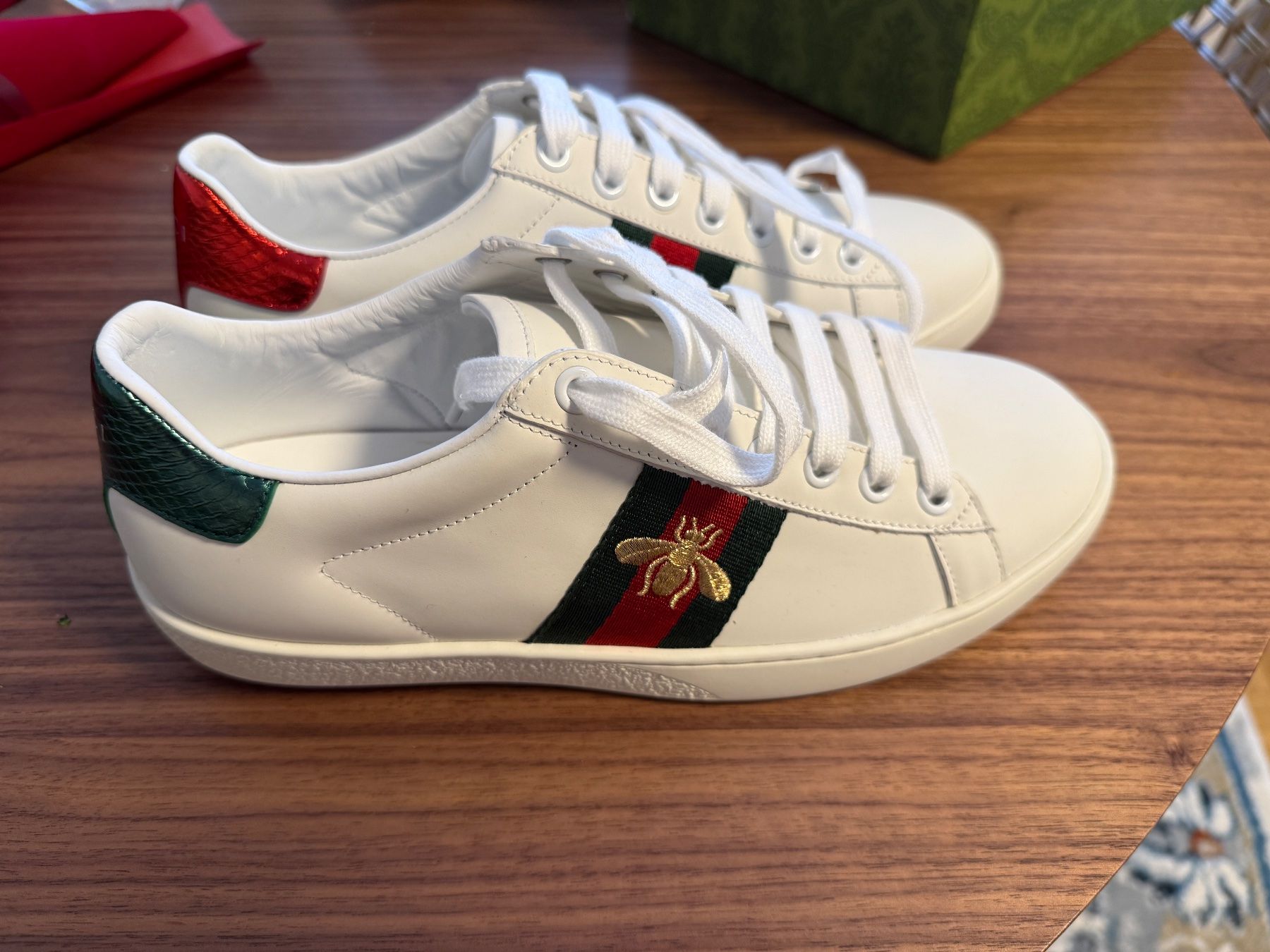 Gucci Chaussures hommes: Gucci Ace Bee Embroidered Sneakers – Neuf (Voir description) à Uster par zeq_ssw7