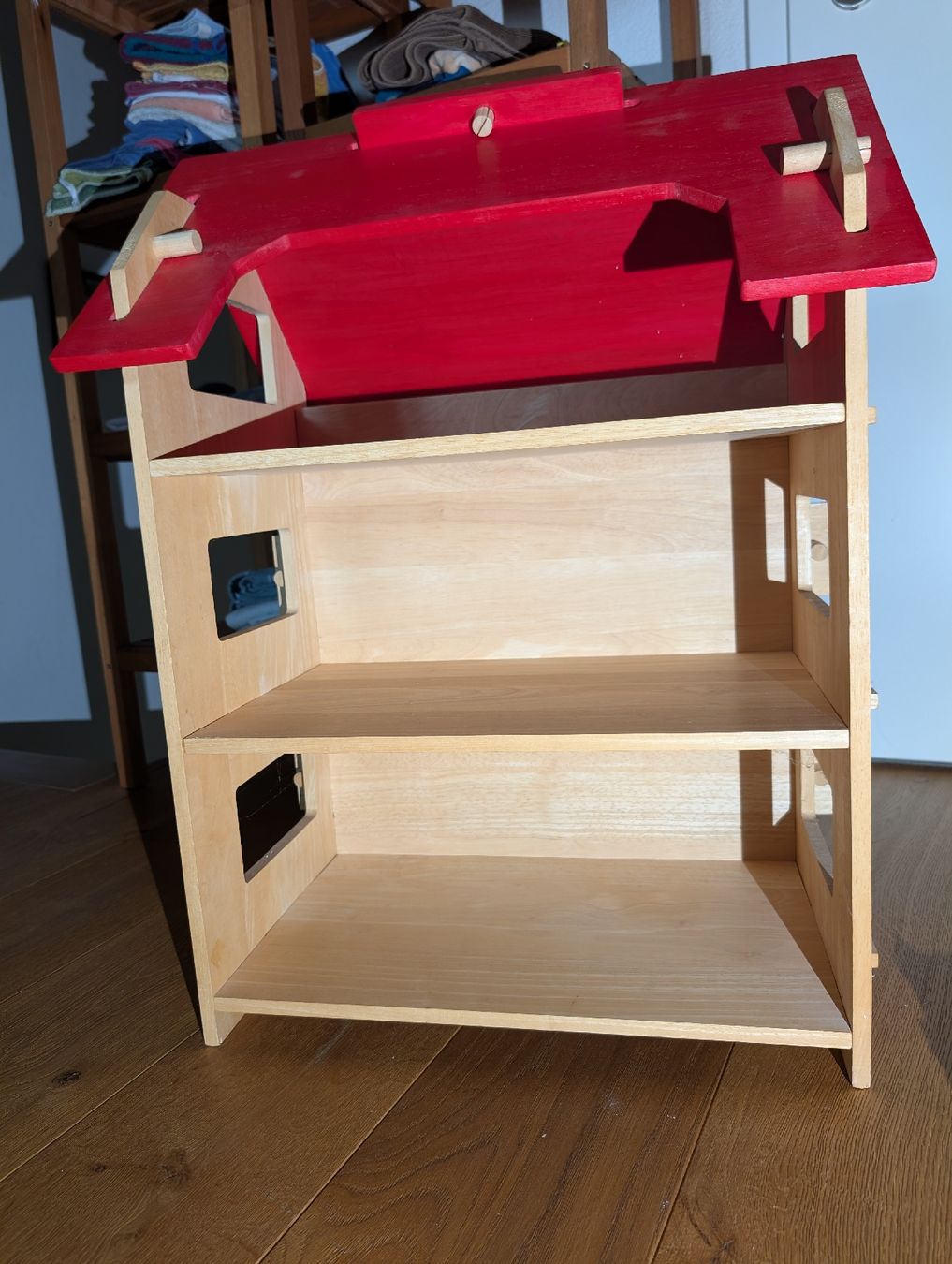 Puppenhäuser & -möbel: Puppenhaus Holz mit Mobiliar – Gebraucht aus Oberengstringen von Sgundel 1