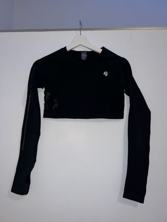 Oceans Apart Longsleeve Gr. M schwarz Crop