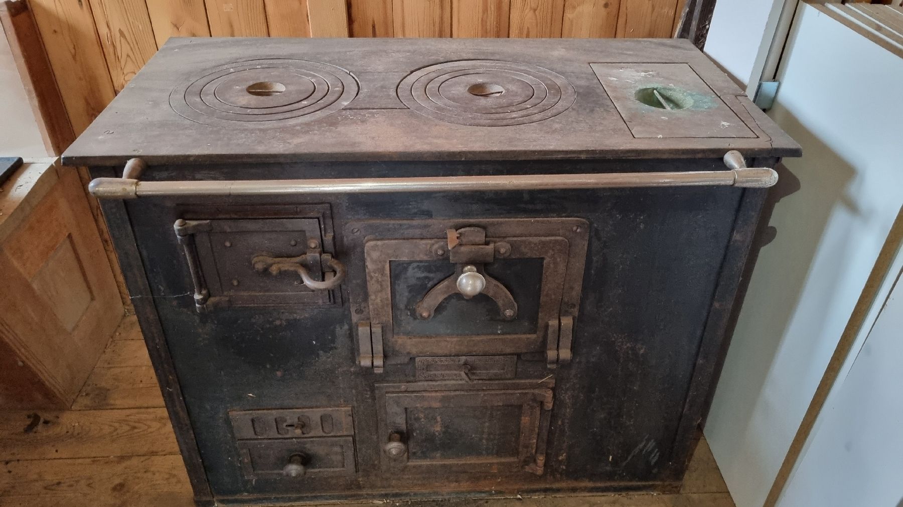 Altri mobili d'antiquariato: Antiker Holzkochherd – Usato da Adliswil venduto da Hortulano
