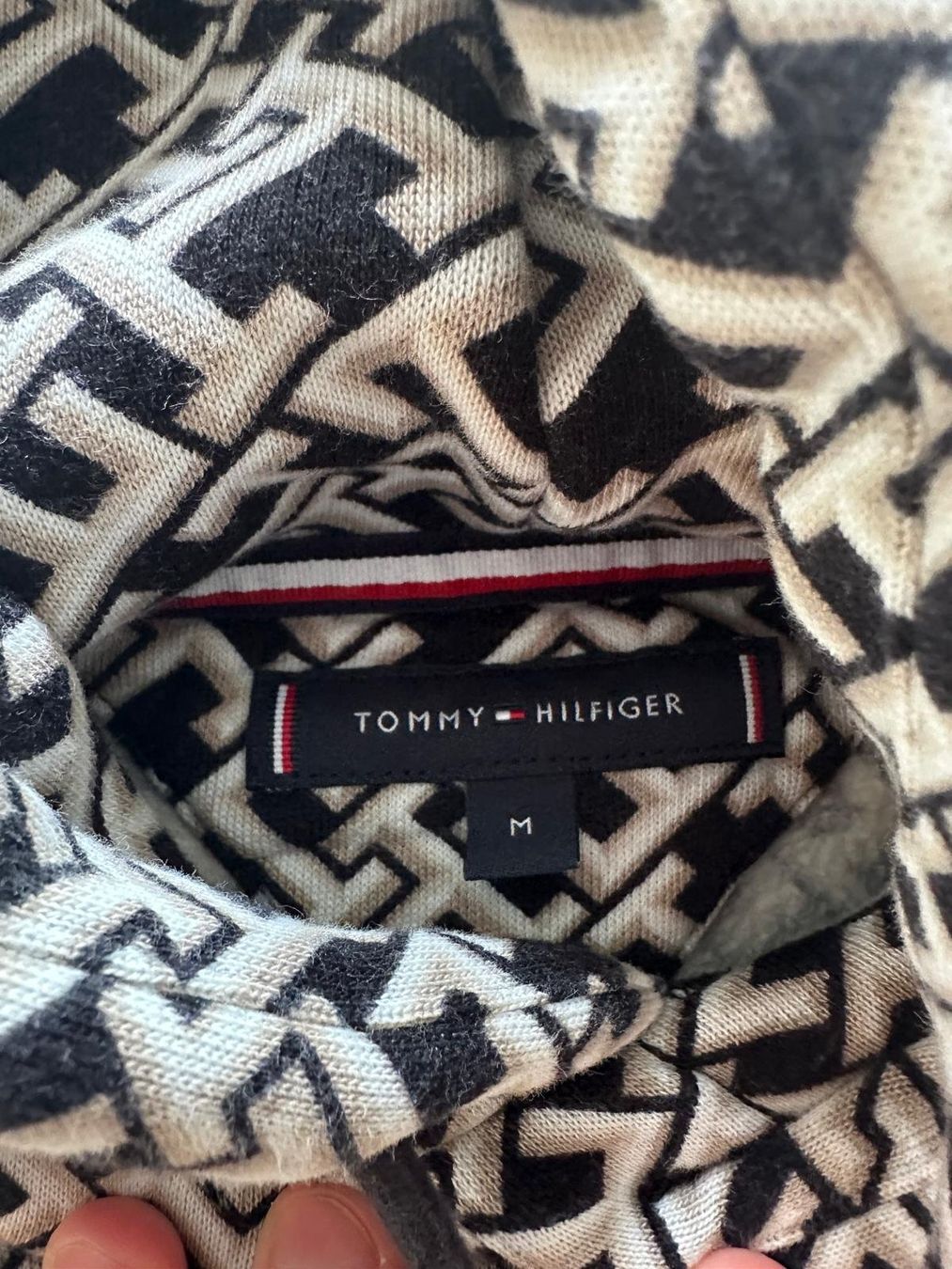 Tommy Hilfiger Maglioni & Felpe: Pull Tommy Hilfiger, taille M, noir et beige, comme neuf – Nuovo (secondo la descrizione) da Vétroz venduto da enz_gr95 1