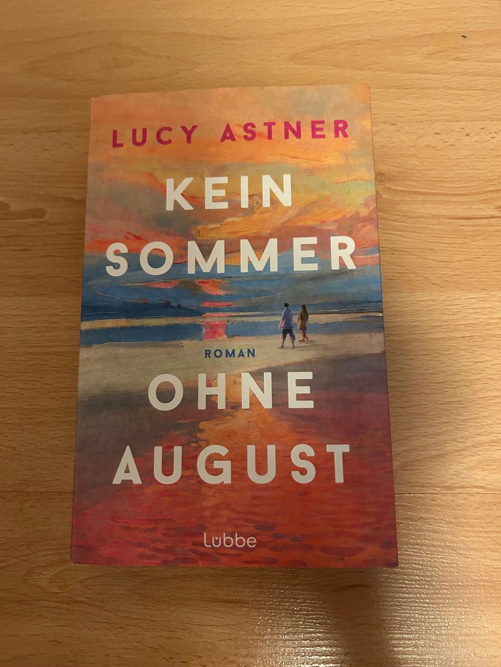 Bücher: Kein Sommer ohne August von Lucy Astner – Gebraucht aus Fahrni b. Thun von BeaSwissgirl