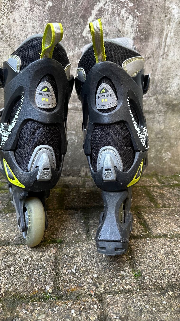 Pattini in linea & Pattini a rotelle: Verstellbare Inlineskates Grösse 36.5- 40.5 – Usato da Schönenbuch venduto da marisli80 3