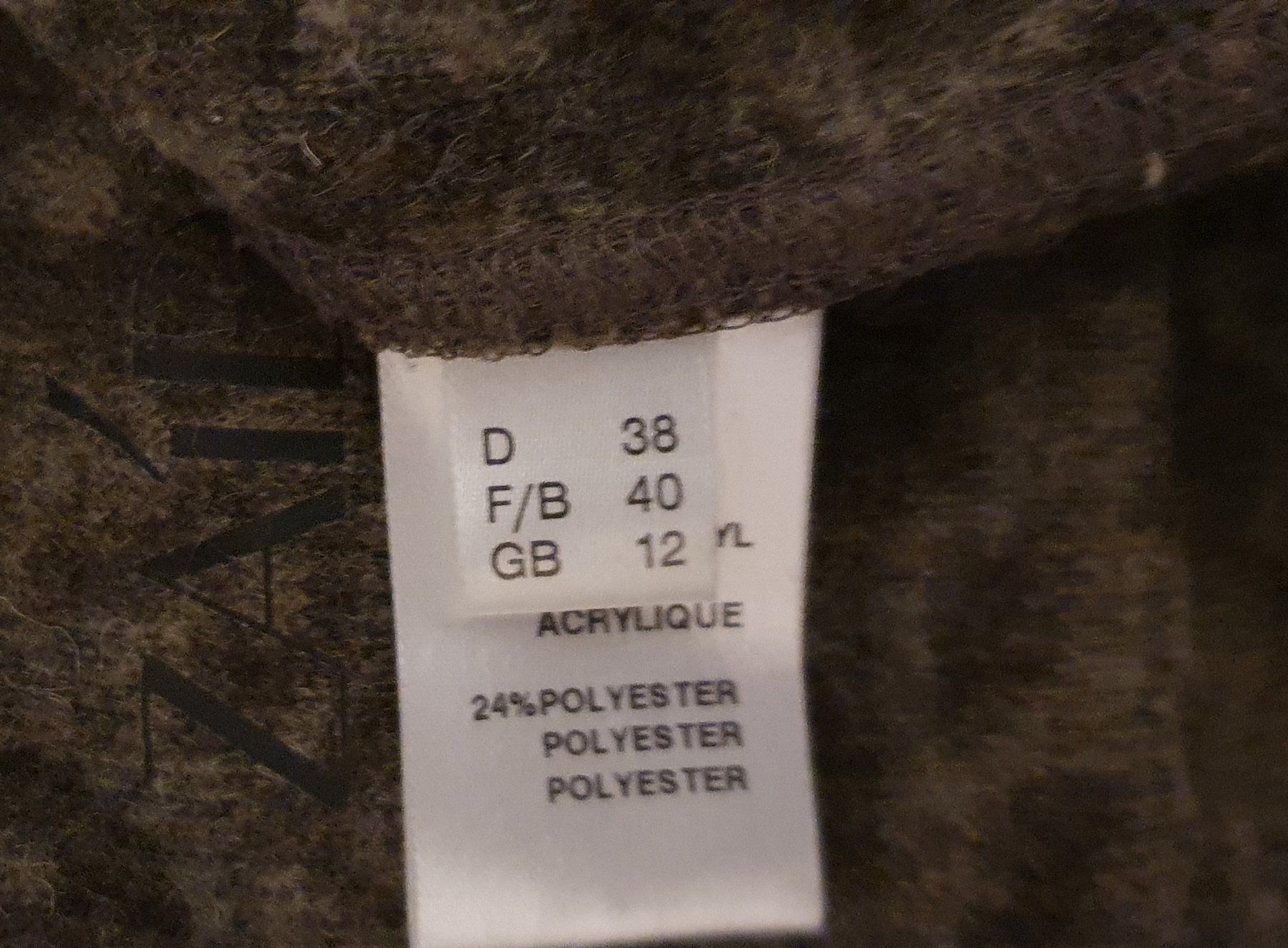 Giacche: ZAİDA Kardigan gr38, woollblend – Usato da Niederbipp venduto da fashionfuchs 8