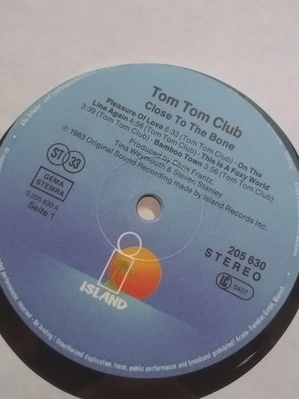 Schallplatten: Vinyle Tom Tom Club - Close To The Bone VG – Gebraucht aus Farvagny-le-Grand von LaCaverne 4