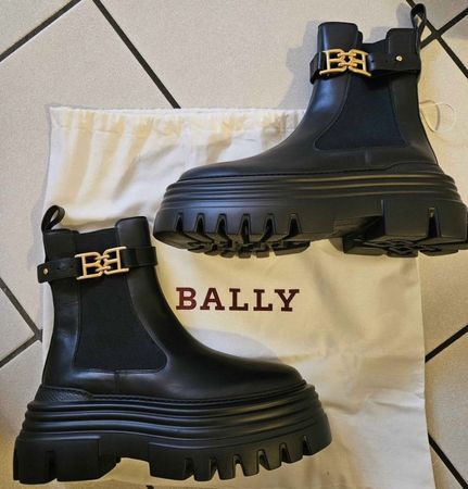 BALLY Chelsea Boots 