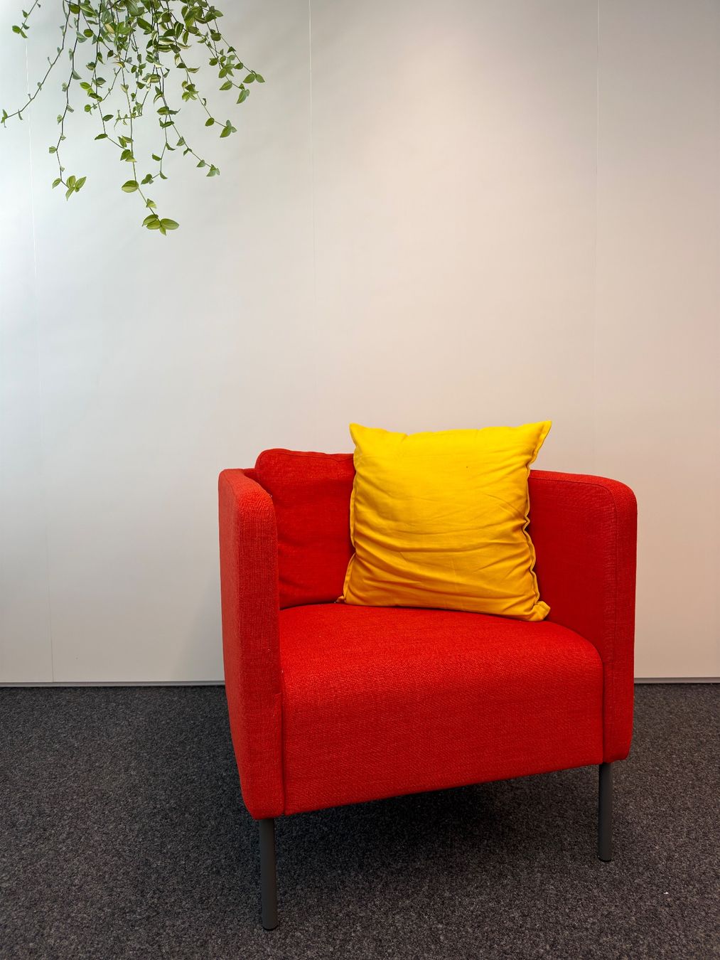 Ikea Poltrone: Roter Ikea Stuhl / Sessel – Usato da Thalheim venduto da tabthooon 1