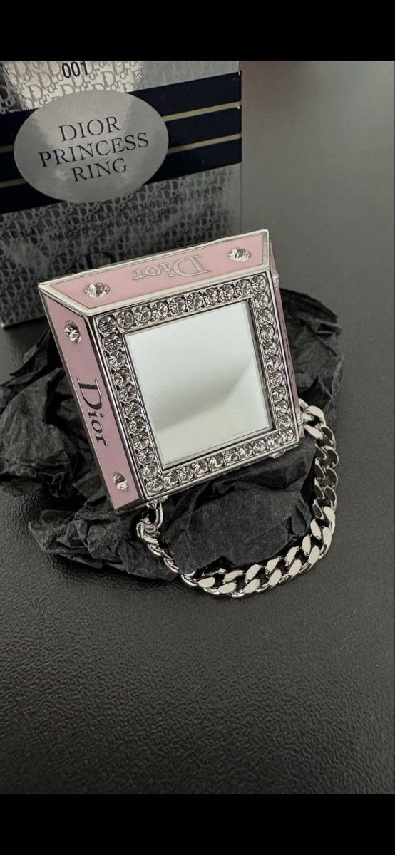 Dior Anhänger: Sammlerstück Dior Princess Ring – Neu (gemäss Beschreibung) aus Fällanden von Chiva3