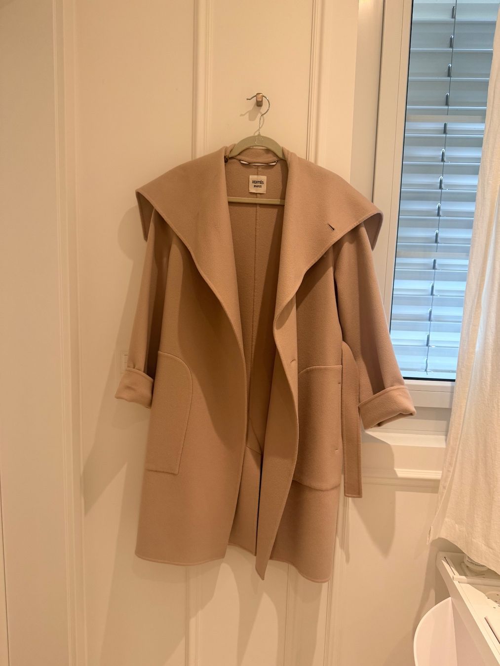 Hermès Cappotti: Hermes Mantel 100% Kaschmir Top Zustand – Usato da Roggwil TG venduto da est_r5x7 2