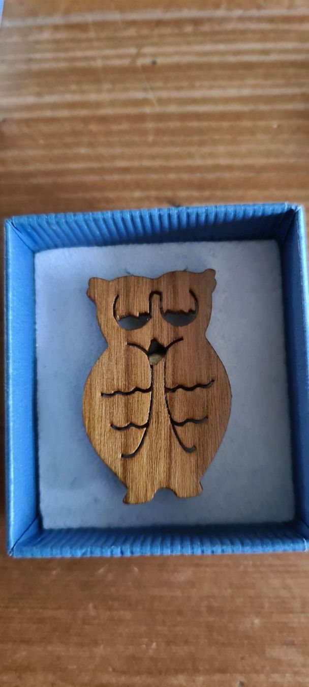 Spille & Fermagli: Eule aus Holz ( Pin) – Nuovo (secondo la descrizione) da Immensee venduto da Meitli2