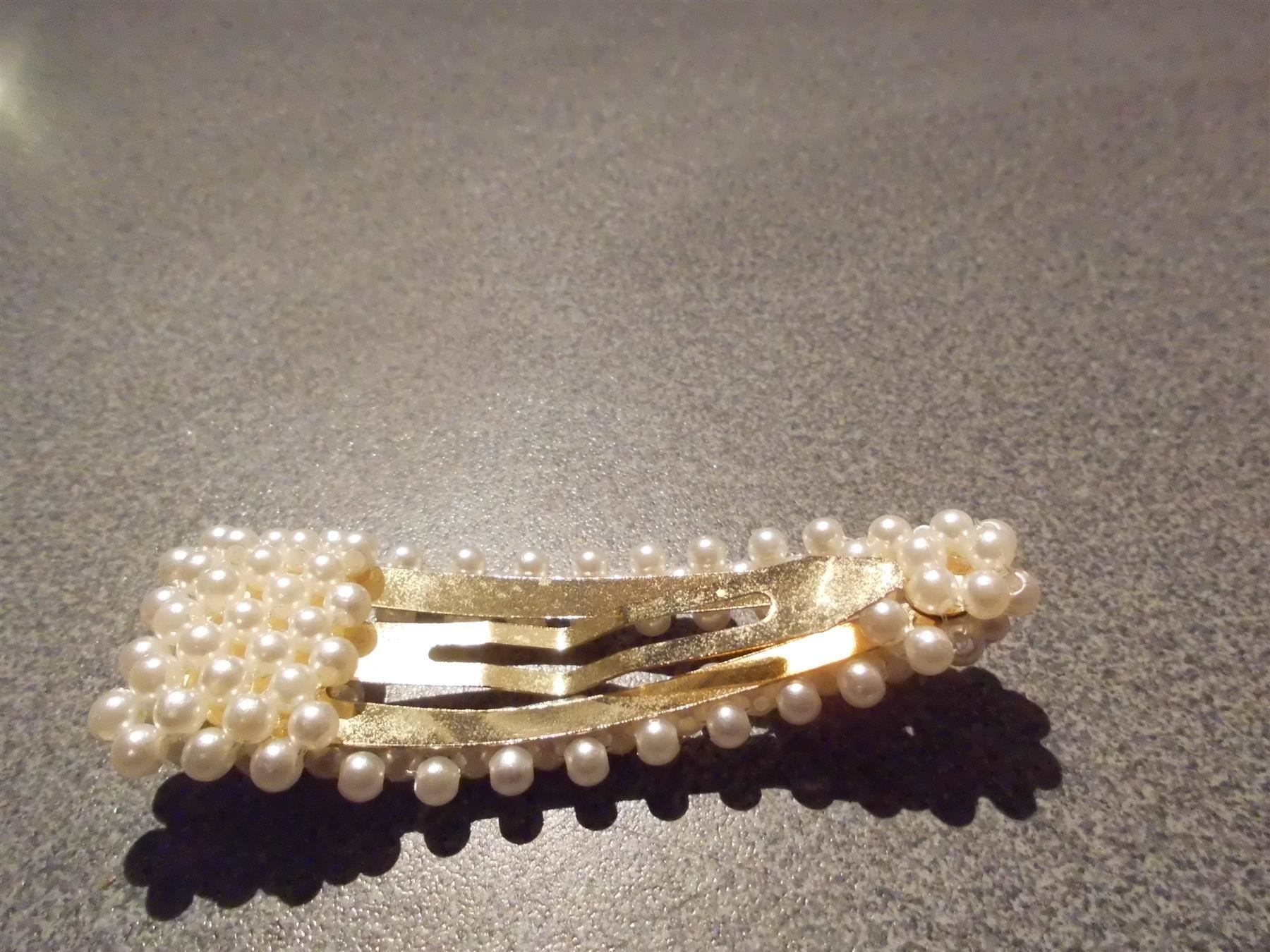 Accessori per capelli: Haarspange mit weissen Perlen/Spitz – Usato da Zürich venduto da abraxas1291 1