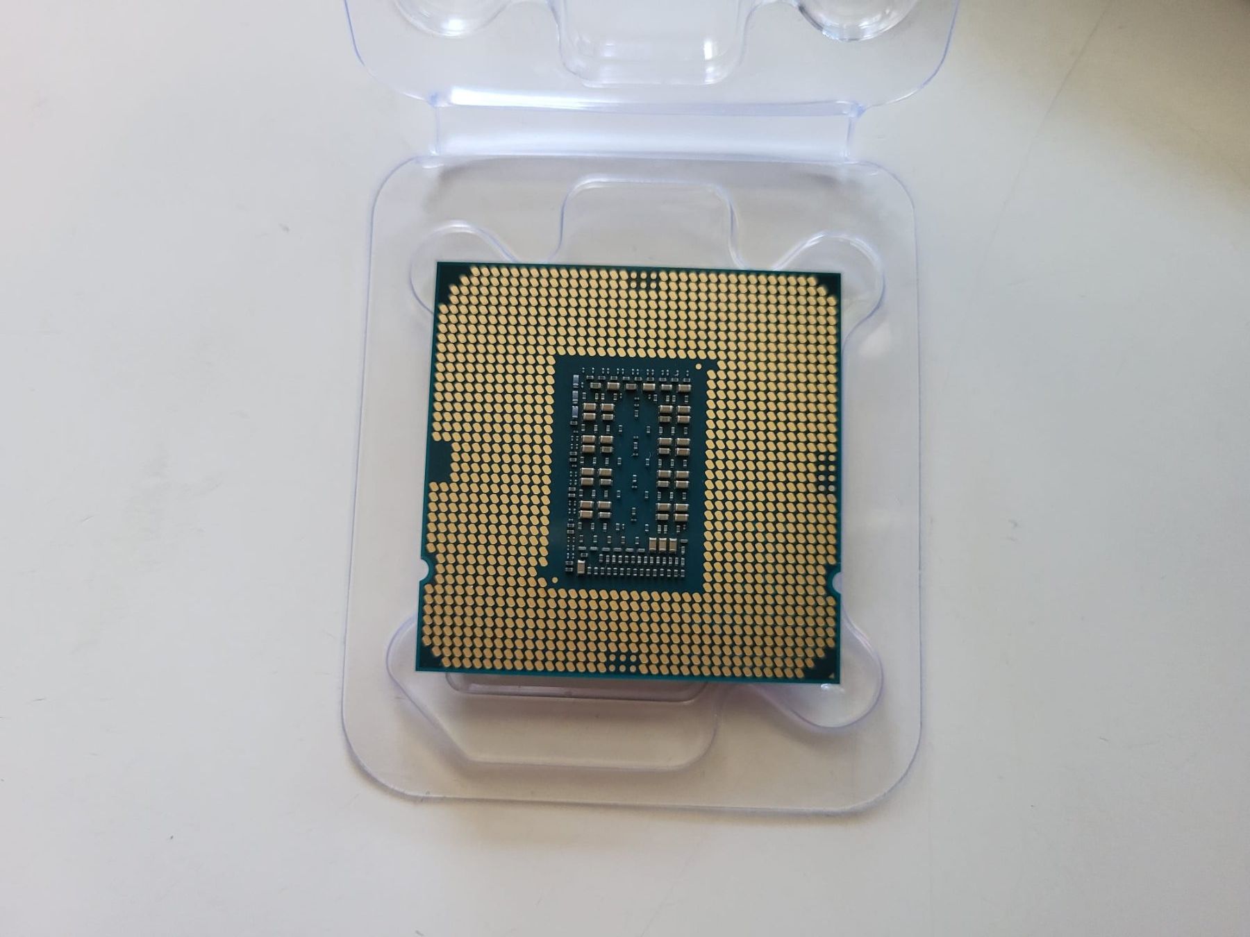 Intel Composants électroniques: Intel Xeon E-2274G – D'occasion à Unterengstringen par CyberCore 1