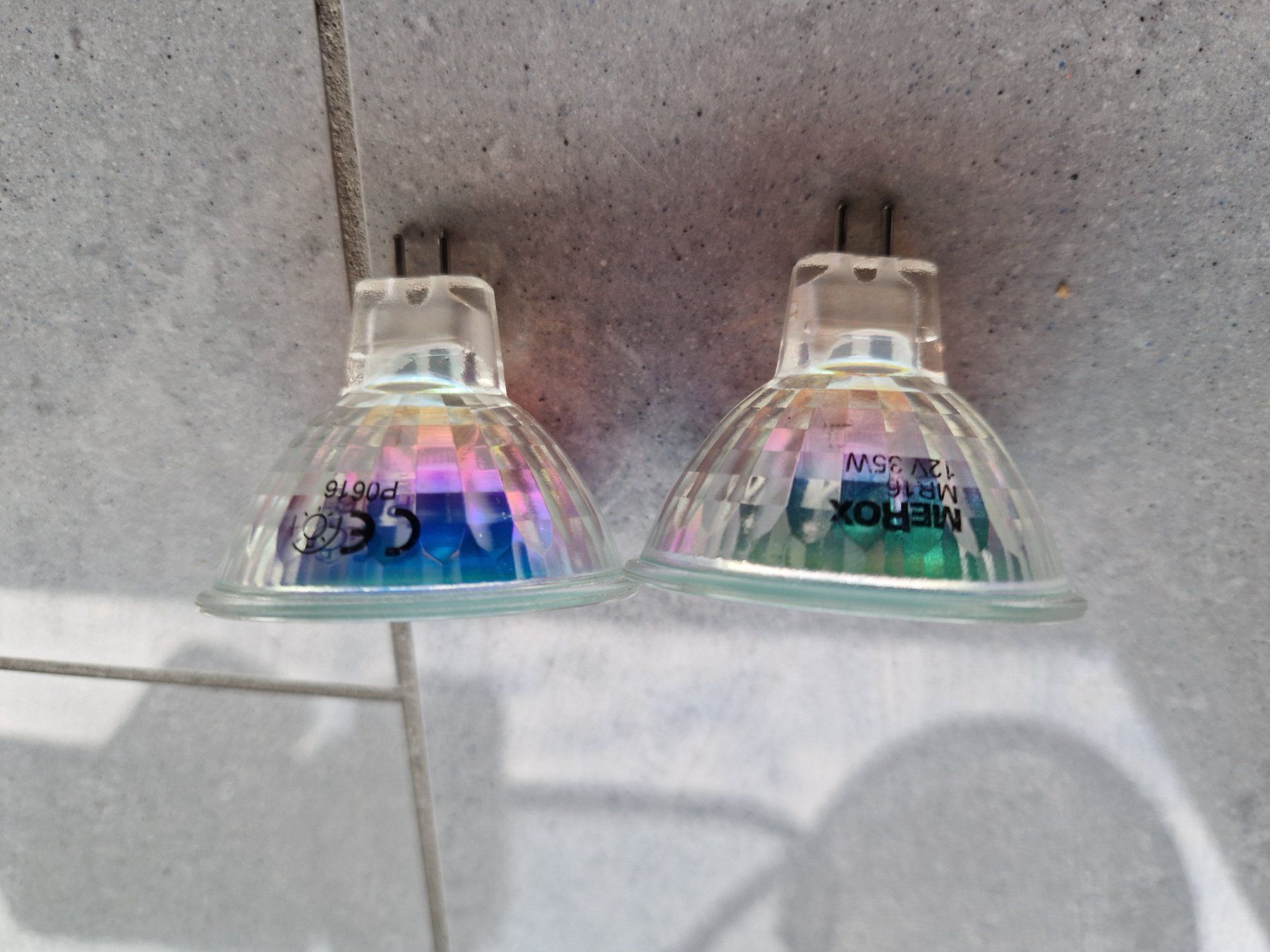 Lampade: 2x MEROX Halogenlampen 35W – Nuovo (secondo la descrizione) da Wilen b. Wollerau venduto da kaefer88