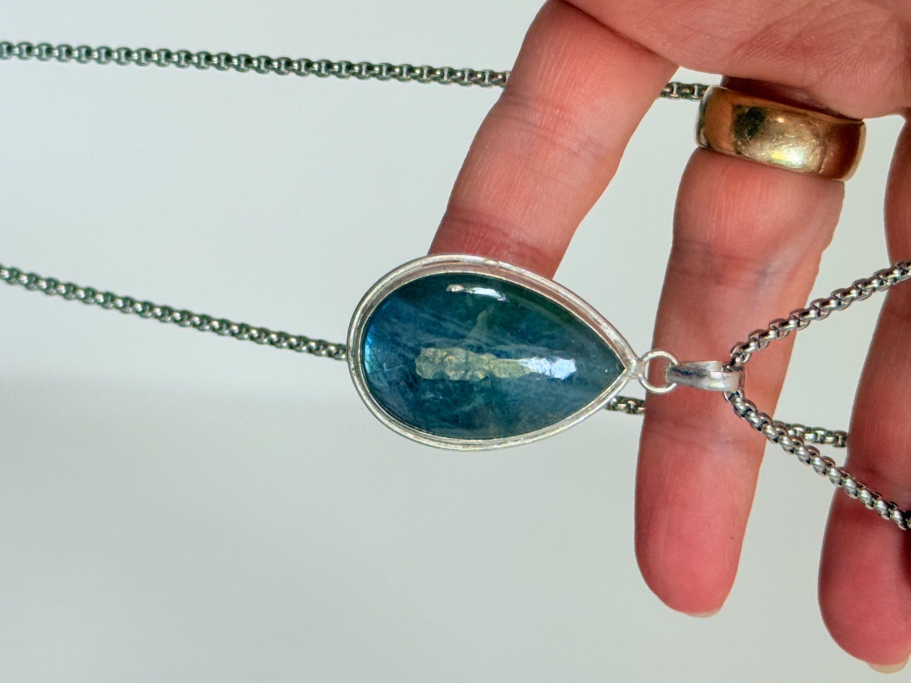 Colliers: Collier labradorite, élégant et tendance ✨ – Neuf avec emballage d'origine à Genève par AWWA 1