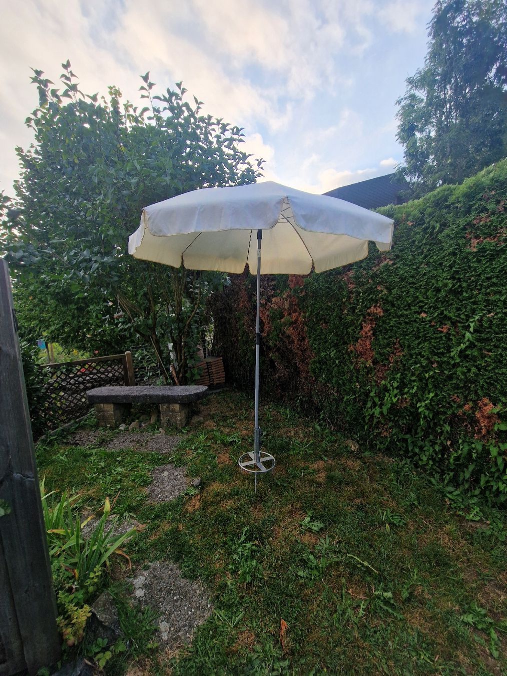 Ombrelloni: Garden Parasol white metal pole base  – Usato da Ebikon venduto da jag_bmt9