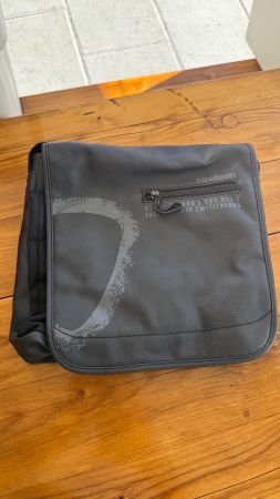 Strellson Messenger Bag / Umhängetasche schwarz-grau
