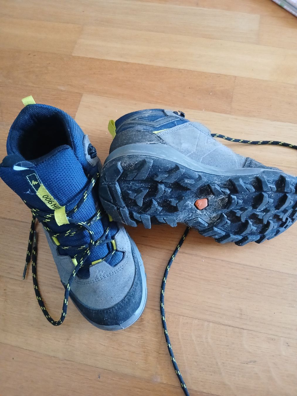 Decathlon Scarpe per ragazzi: sehr gute Wanderschuhe Gr 34 – Usato da Bischofszell venduto da Mama_x