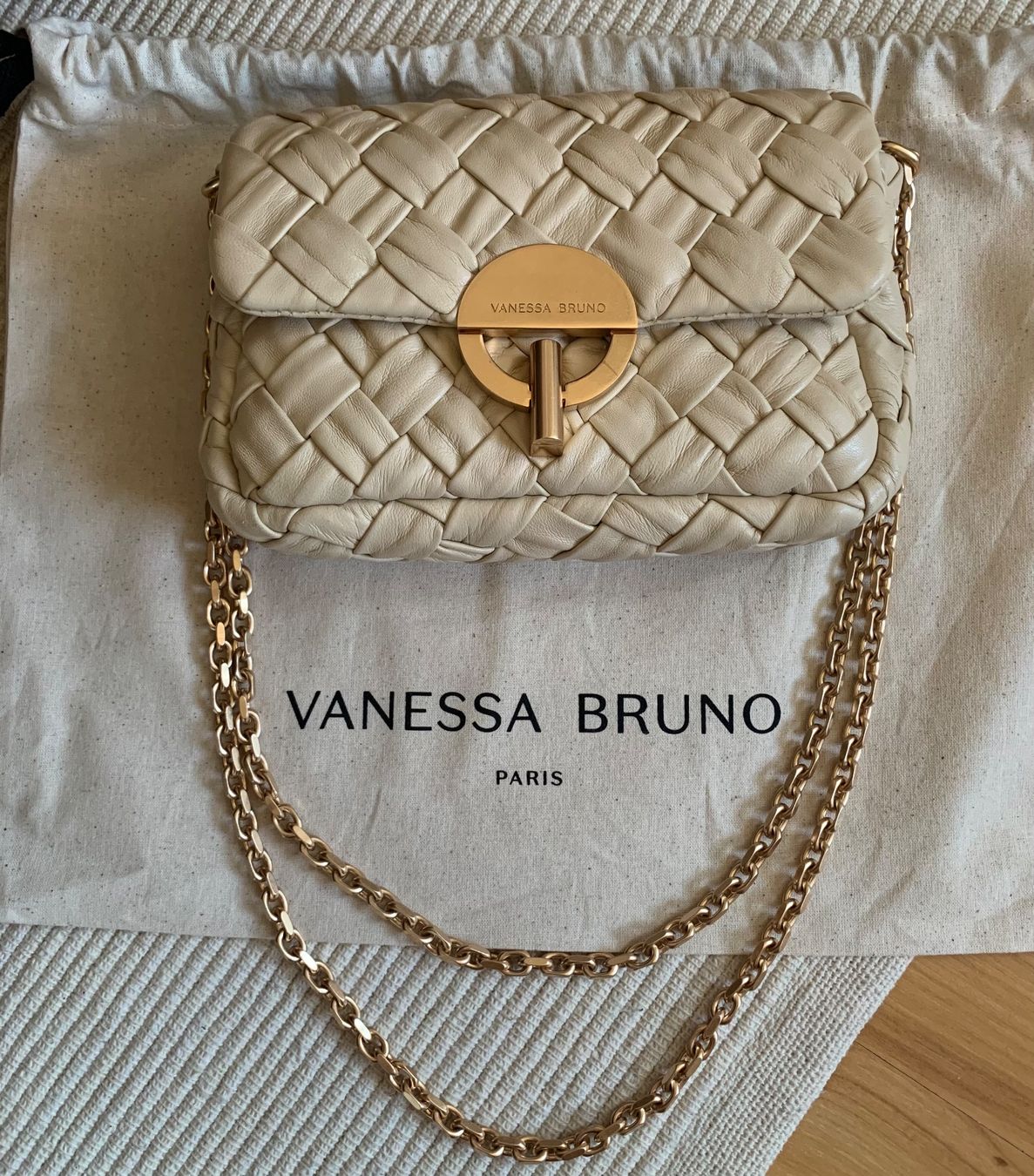 Vanessa Bruno Borse da donna: Sac Moon Vanessa Bruno neuf cuir d’agneau tressé – Nuovo e nell'imballaggio originale da Gland venduto da TallyEva