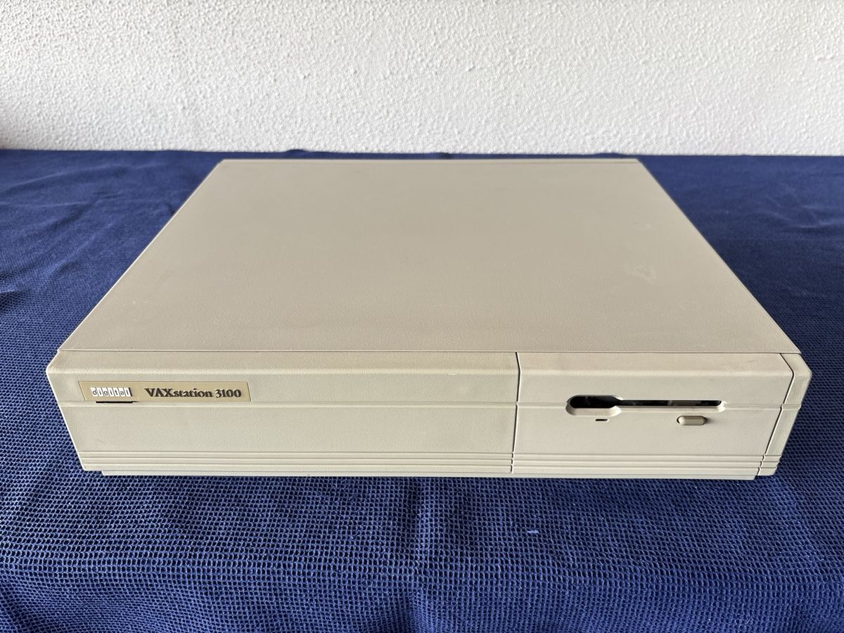 PC: VAXstation3100 Serie DEC VS42A Workstation – Usato da Luzern venduto da Atar58