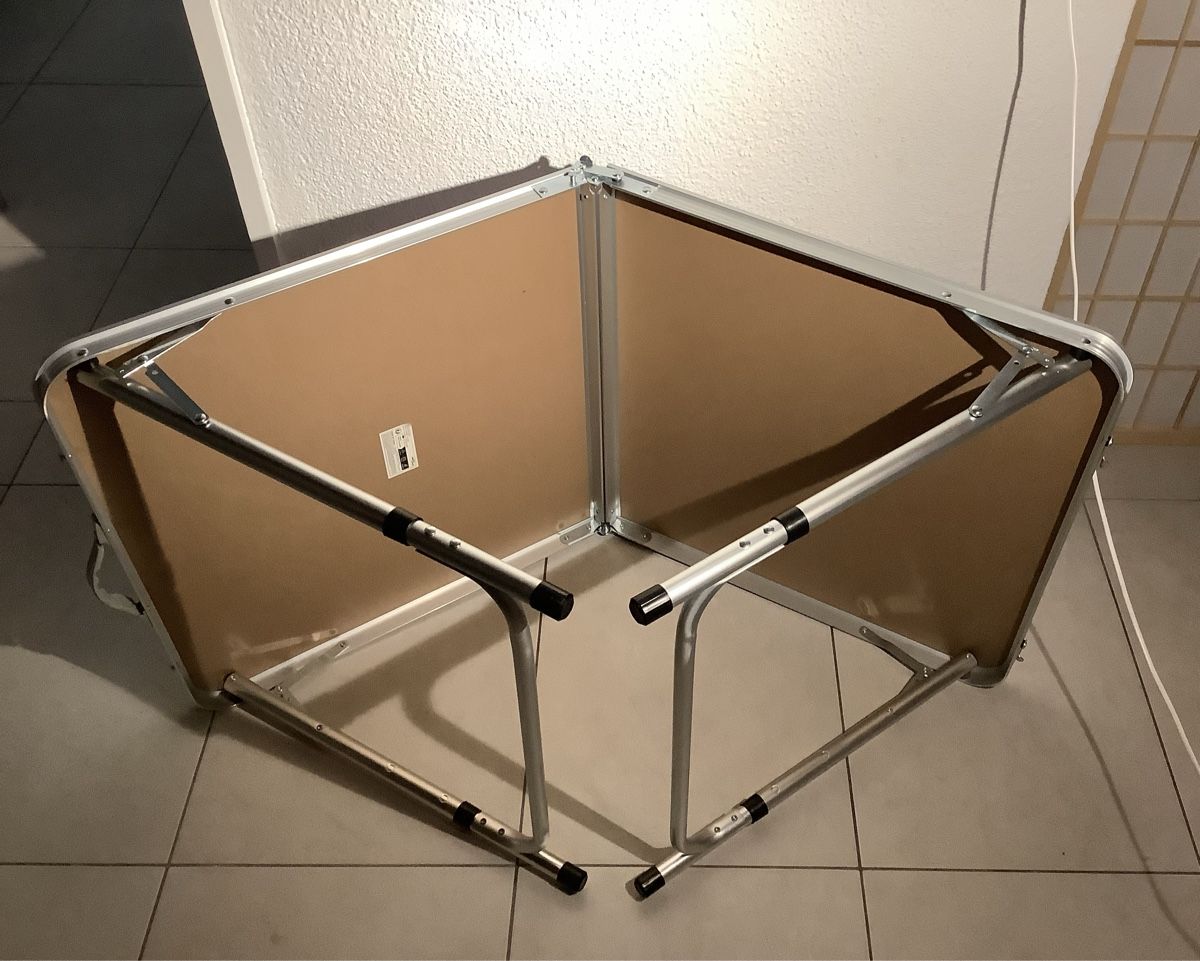 Tables: Campingtisch 2Stk. – D'occasion à Malters par Fantamum 1