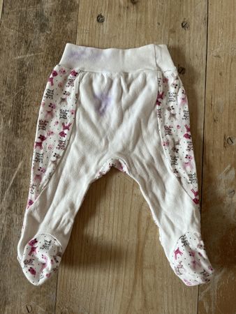 Süsse Baby Haremshose mit Füssen, Grösse 68