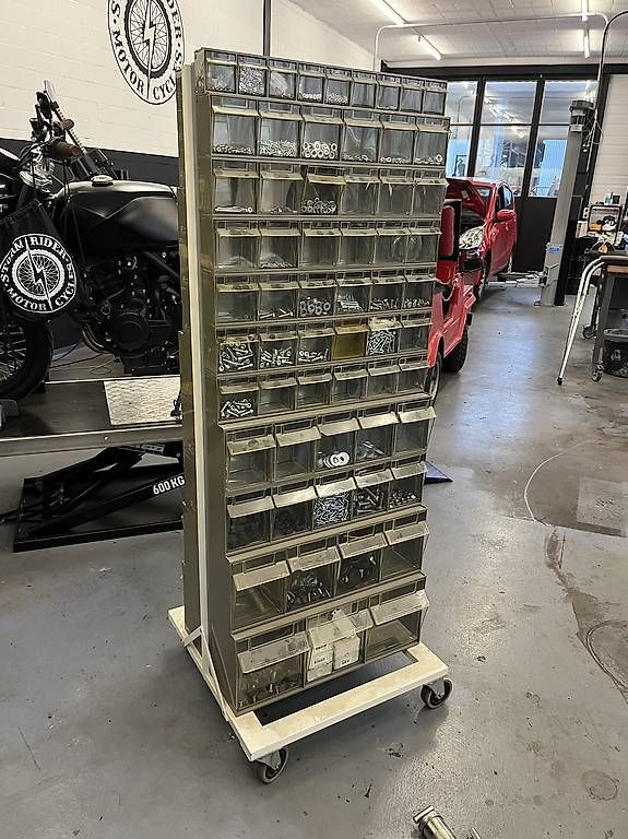 Tutti gli attrezzi: Mobiler Kleinteile-Sortierschrank auf Rollen – Usato da Altnau venduto da stormridermc