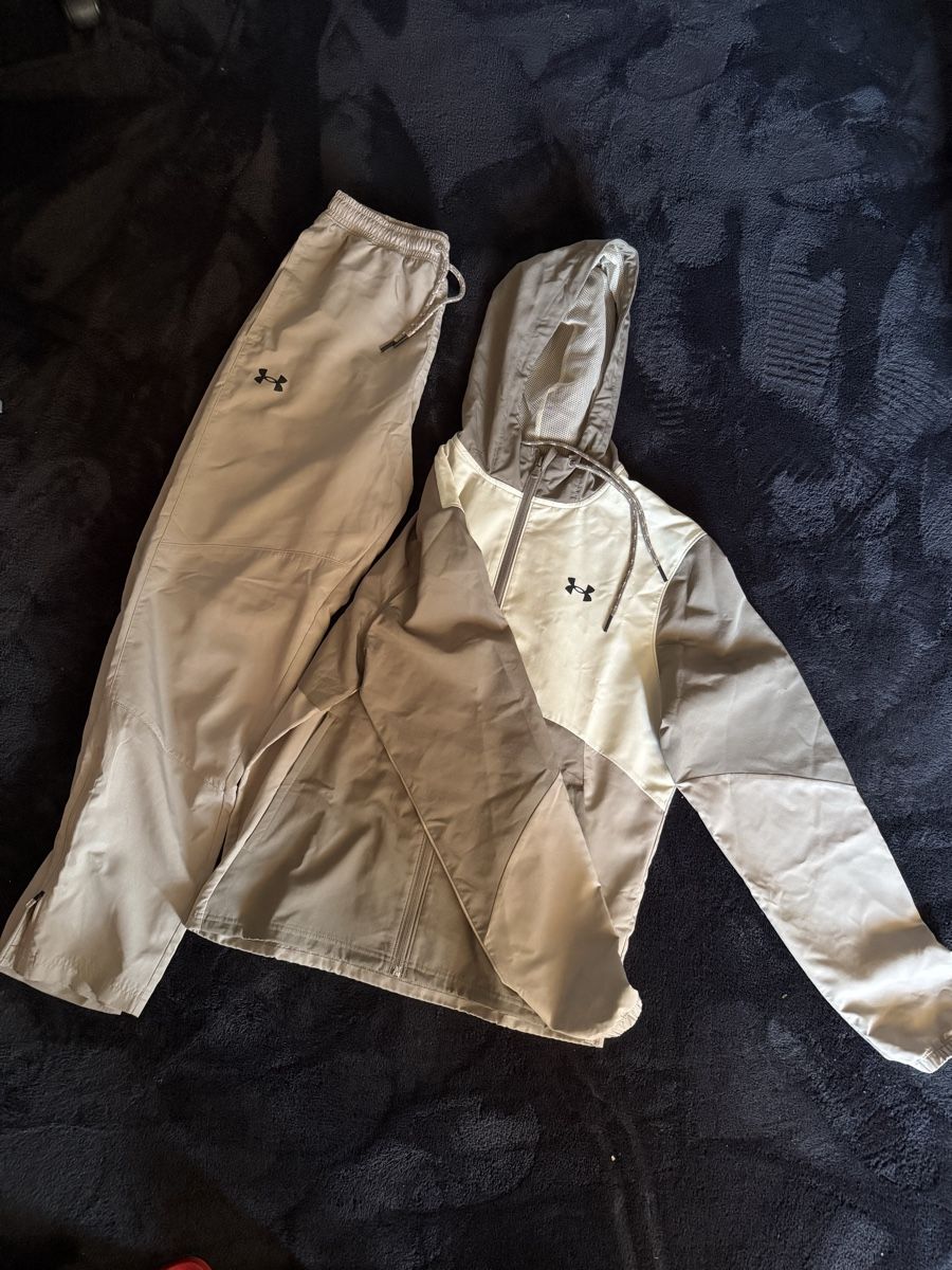 Under Armour Lots de vêtements: Ensemble under armour – Neuf (Voir description) à onex par Bap15