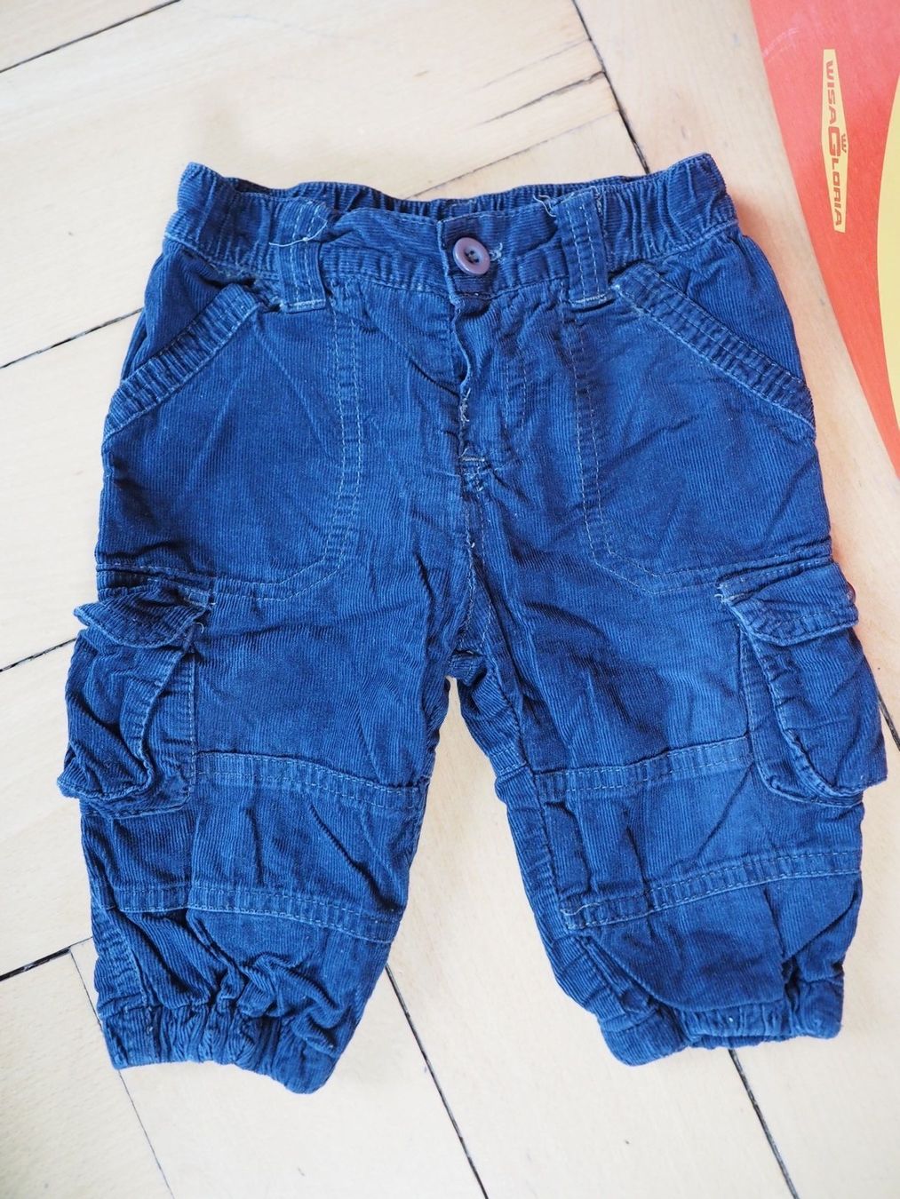 Pantaloni: Smile 68 Cordhose gedecktes blau – Usato da Oensingen venduto da katepe