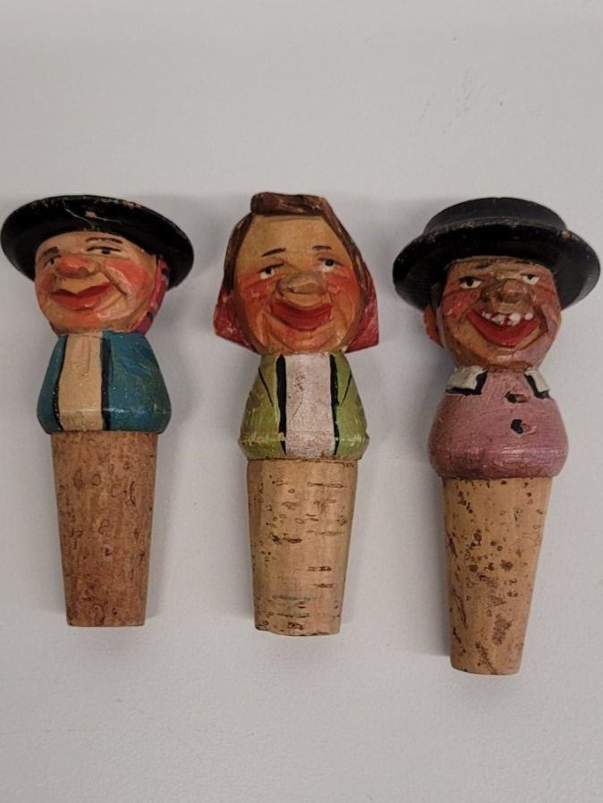 Flaschenöffner & -verschlüsse: 3 Korkzapfen mit Figuren, geschnitzt – Neu und originalverpackt aus Brienz BE von P.Edelweiss