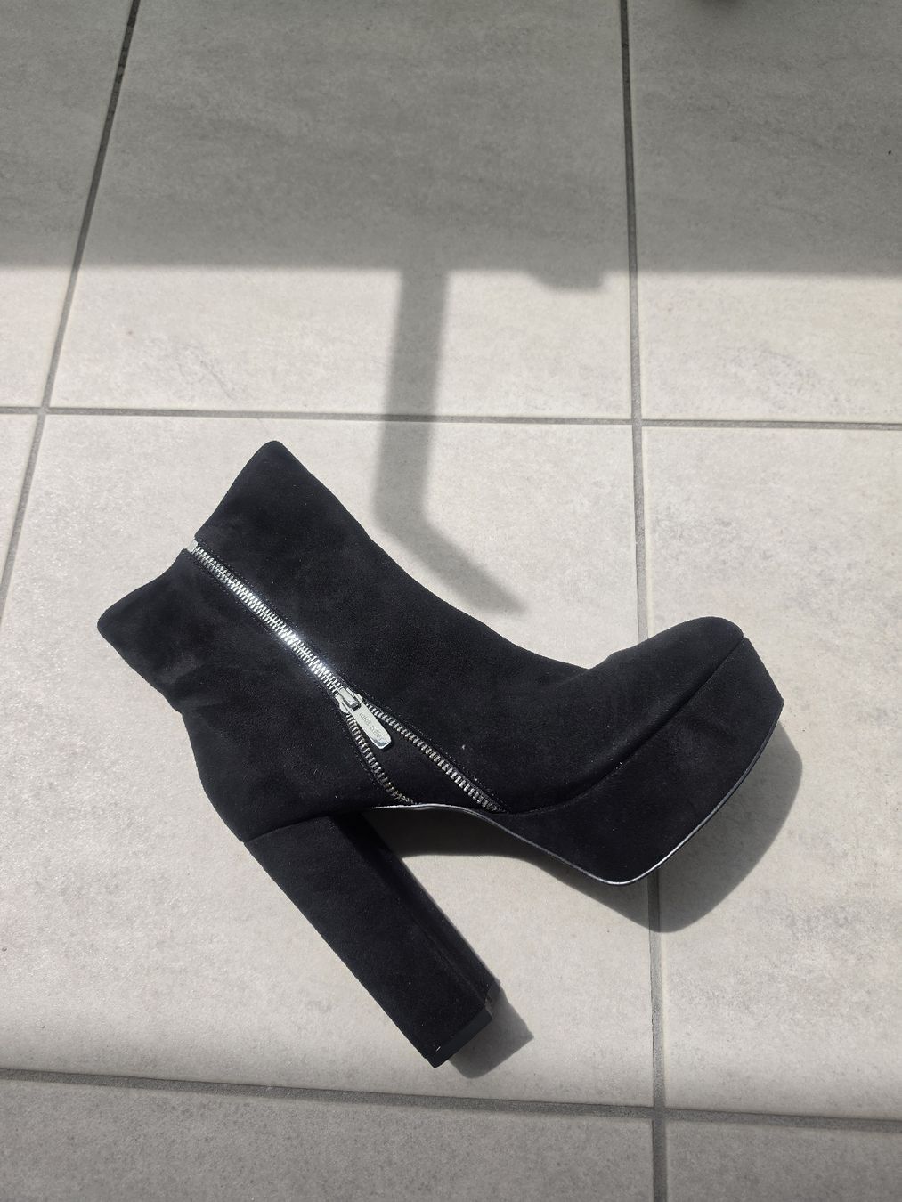 Scarpe da donna: Stiefeleten schwarz hoher Absatz – Nuovo (secondo la descrizione) da Embrach venduto da sar_dq2y 1