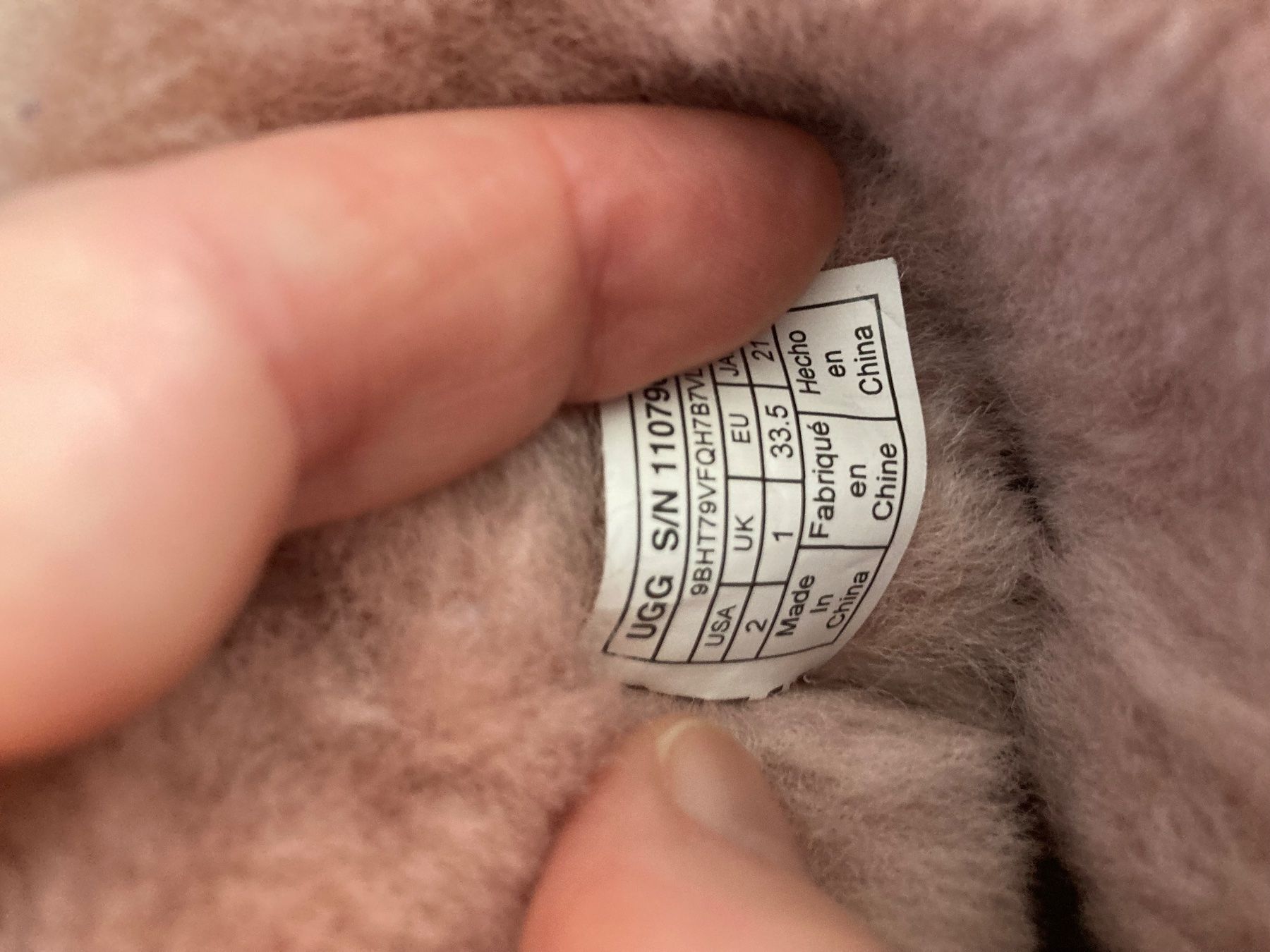 Ugg Schuhe für Mädchen: UGG Winterstiefel Grösse 33.5 – Gebraucht aus Köniz von Hollis01 5