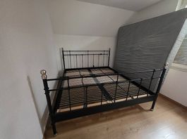 Bettgestell inkl. Lattenrost & 2 Nachttische