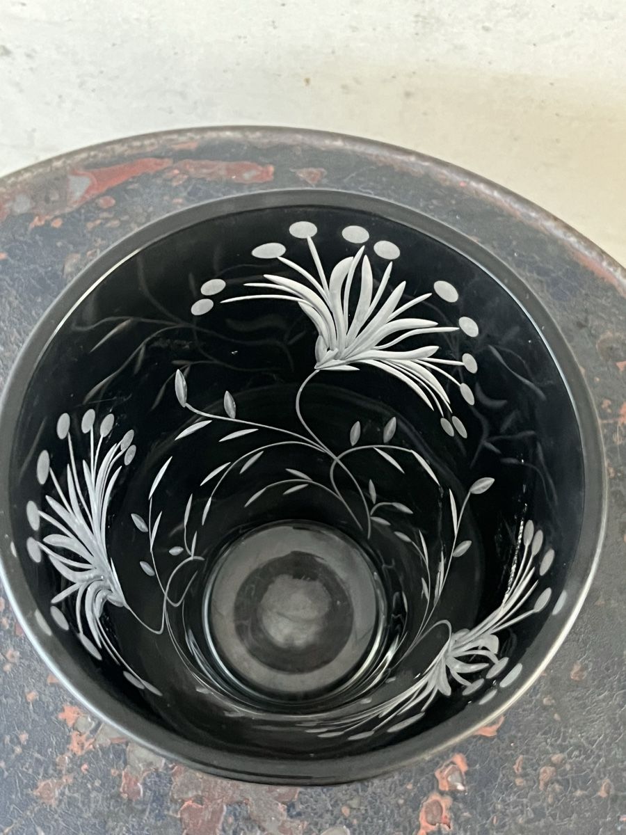 Vasi & Recipienti: Antike Glasvase mit eingeschliffenen Blumen – Usato da Wabern venduto da La-Vitrine 4