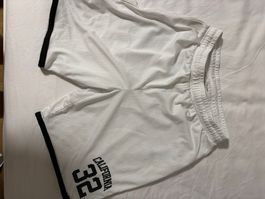 Weisse kurze Hose