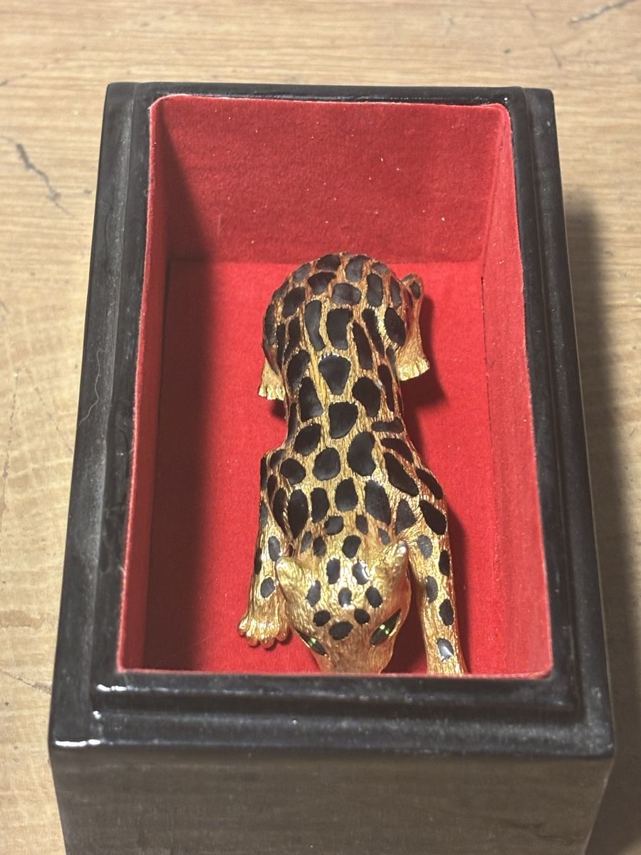 Tutte le decorazioni: Vintage Leopard Brosche mit dekorativer Holzschatulle – Usato da Orpund venduto da BlackEagel80 7