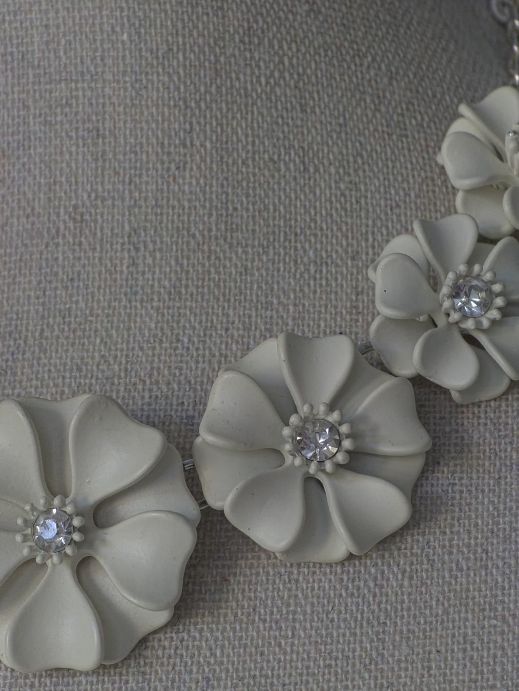 Ketten: White Look- Kette 🤍 – Neu (gemäss Beschreibung) aus Zürich von Idoly_Studio. 3