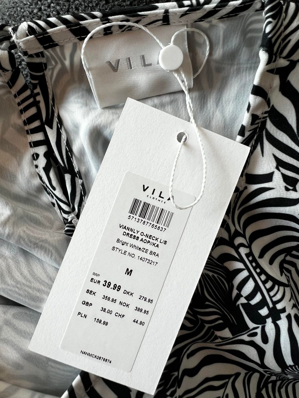 Vila Vestiti: Neues Kleid M – Nuovo e nell'imballaggio originale da Riehen venduto da edu_92w7 4