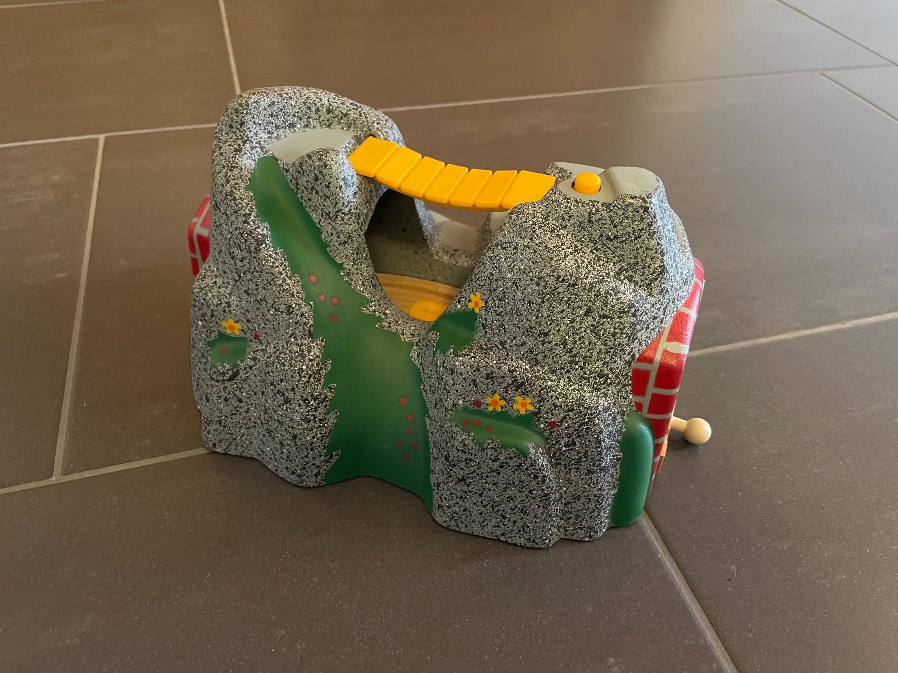 Brio Giocattoli: Abenteuertunnel Eisenbahntunnel von Brio mit Geräuschen – Usato da Schöfflisdorf venduto da ElianeJ