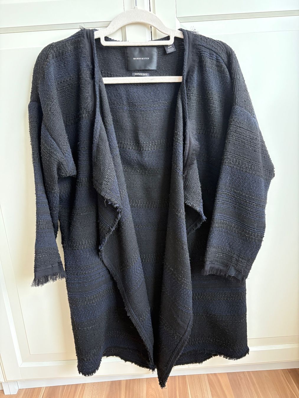 Maison Scotch Jacken: Maison Scotch Strickjacke. Schwarz. Neu – Neu (gemäss Beschreibung) aus Oetwil an der limmat von Sual 4
