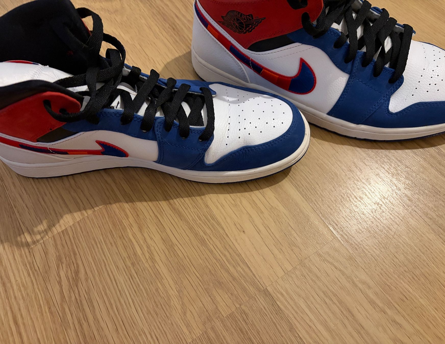 Jordan Herrenschuhe: Jordan 1 Mid Multi-Color Swoosh – Gebraucht aus Yverdon-les-bains von z_vtl1 1
