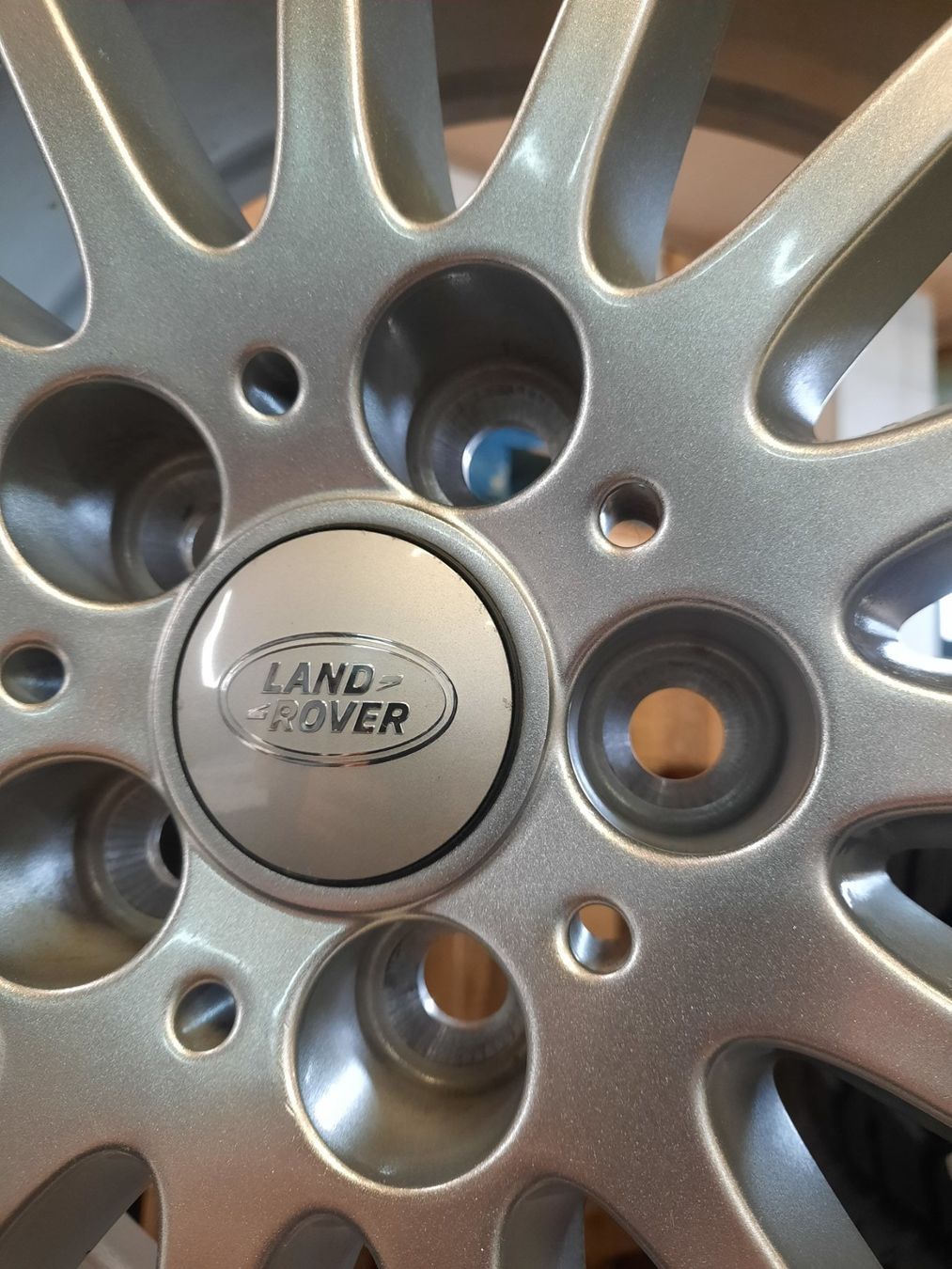 Land Rover Pneumatici & Ruote complete: V E L A R -  Winterräder 18" – Usato da Thun venduto da Jazz51 1