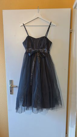 Robe de soirée noire en tulle - Nafnaf.  Élégance et légèret