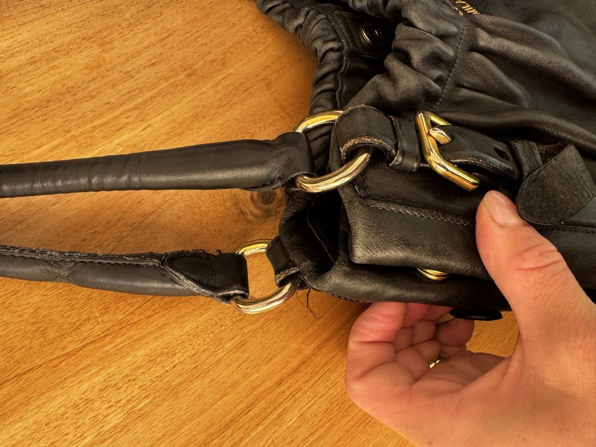 Prada Borse da donna: Schwarze Leder Prada Tasche Gold Hardware – Usato da Zürich venduto da juliajuliuscesar 9