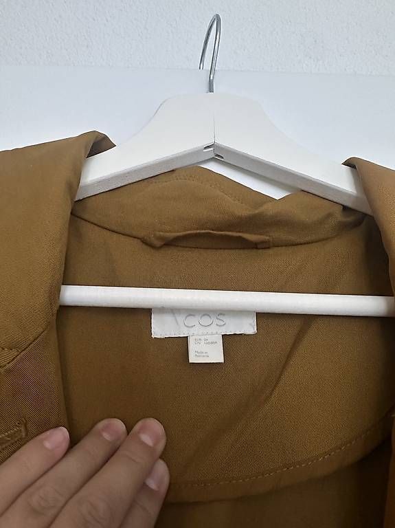 Cos Cappotti: COS Trenchcoat Mantel Gr. 34 ocker – Usato da Dübendorf venduto da baskiglot 3
