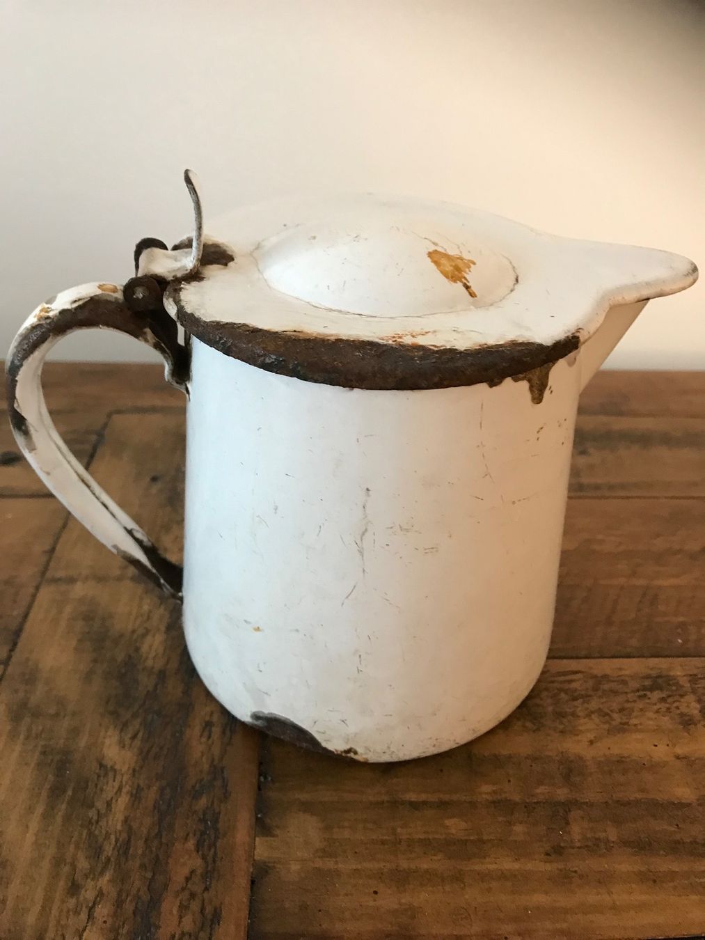 Caraffe: Emaille Kanne mit Scharnierdeckel – Usato da Rapperswil SG venduto da cosiba01 1