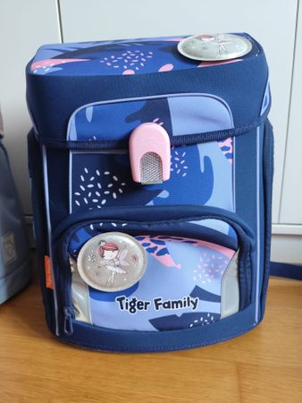 Tiger Family Schulthek, neuwertig, inkl. Zubehör!