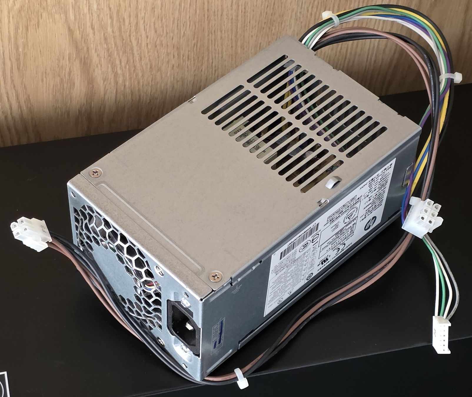 Hewlett Packard Componenti elettronici: Netzteil HP-Computer DPS-240AB-3 B – Usato da Mels venduto da Zeppelin08