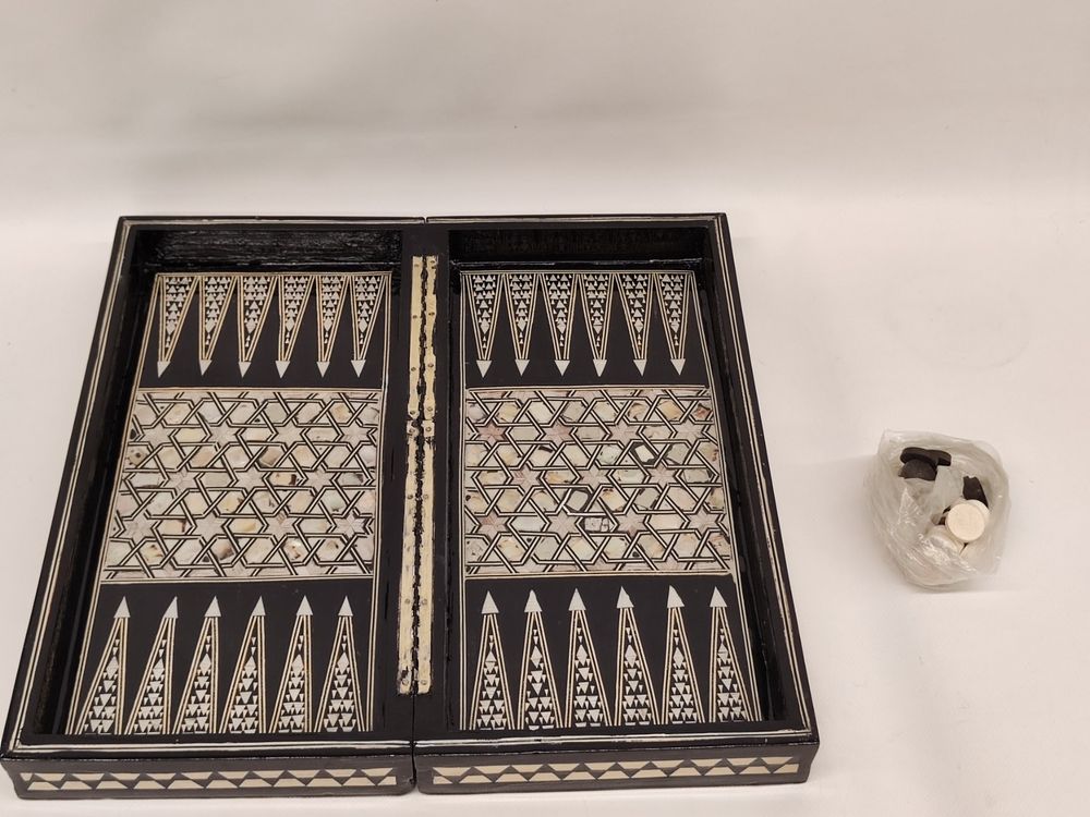 Backgammon Schachbrett Holz Perlmutt aus Nordafrika (Gebraucht) in ...