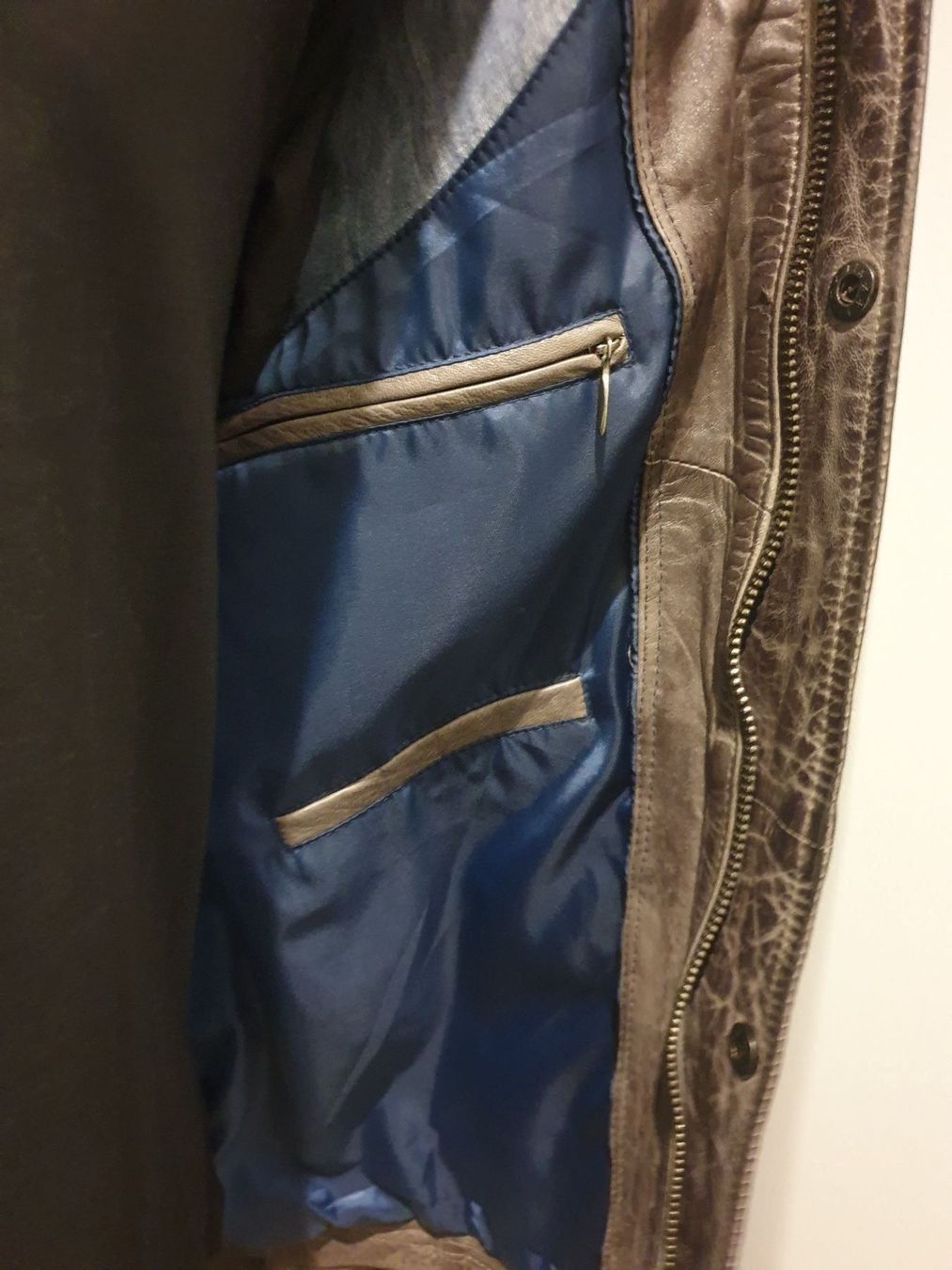 Giacche: TRAPPER LEDERJACKE ROBERTO    Gr. M / 50 – Nuovo e nell'imballaggio originale da Zürich venduto da LIQUIDATOR.CP 3