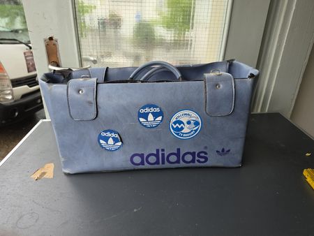Vintage Adidas Sporttasche blau mit defekt 